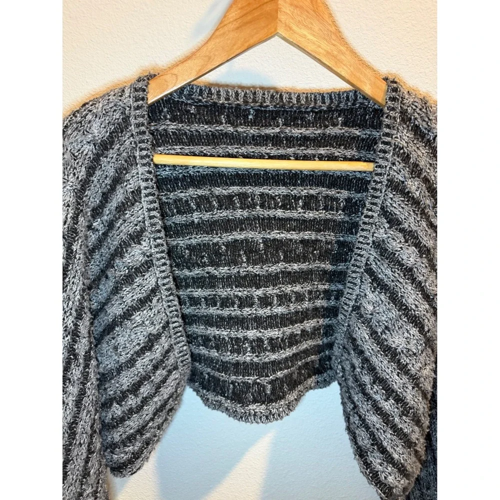 N/A cropped shrug